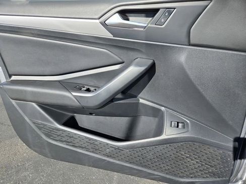 Used 2025 Volkswagen Jetta SE FWD image 20