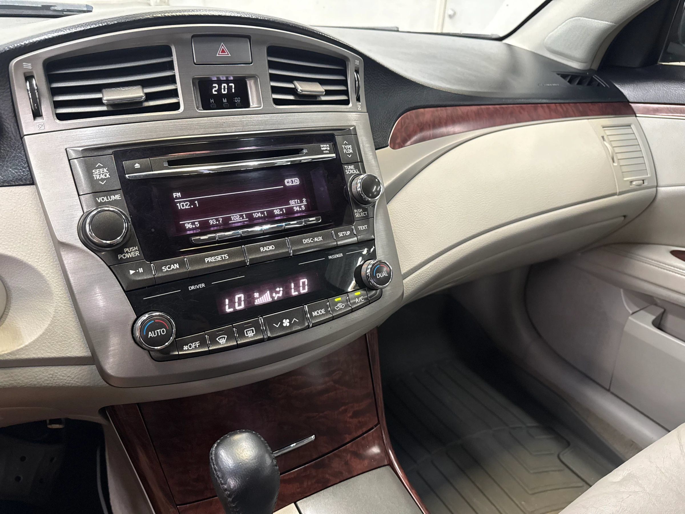 Used 2012 Toyota Avalon FWD image 13