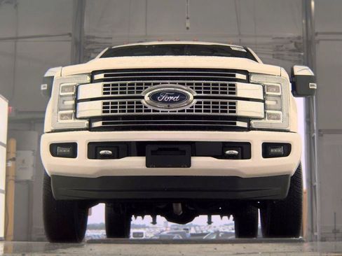 Used 2017 Ford F250 Platinum w/ Platinum Ultimate Package AWD/4WD image 3