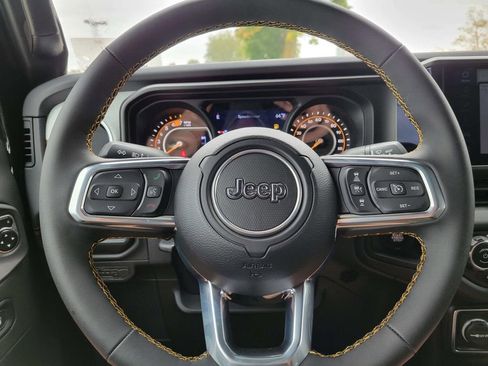 Used 2024 Jeep Wrangler Unlimited Sahara AWD/4WD image 8