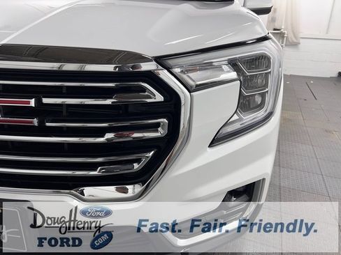 Used 2024 GMC Terrain SLT image 11