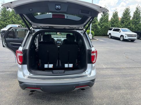 Used 2018 Ford Explorer XLT w/ Equipment Group 202A AWD/4WD image 32
