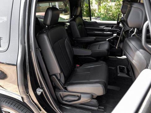 Used 2022 Jeep Wagoneer Series III w/ Premium Group I image 48