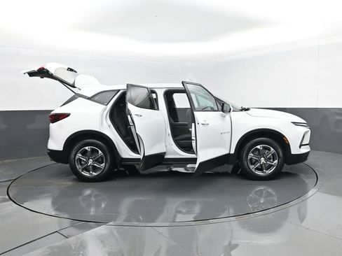 Used 2025 Chevrolet Blazer LT image 28