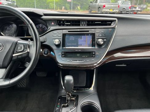 Used 2015 Toyota Avalon Limited w/ Technology Package FWD image 19