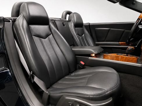 Used 2009 Cadillac XLR RWD image 16