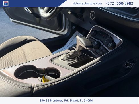 Used 2019 Dodge Challenger SXT image 39