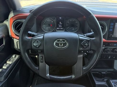 Used 2016 Toyota Tacoma TRD Sport RWD image 12