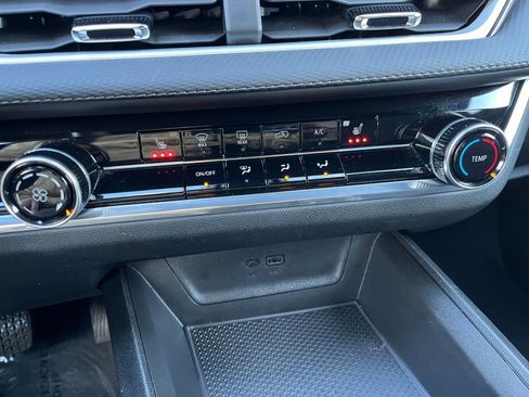 Used 2025 Chevrolet Equinox LT image 24