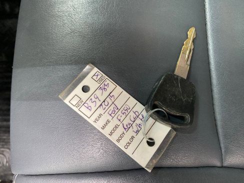 Used 2015 Ford F550 2WD Regular Cab Super Duty image 25
