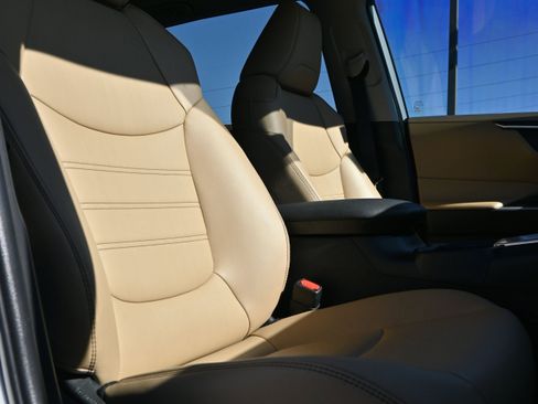 Used 2024 Toyota RAV4 XLE Premium image 33