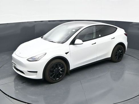 Used 2023 Tesla Model Y Long Range AWD/4WD image 29