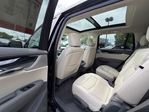 Used 2024 Cadillac XT6 Premium Luxury w/ Technology Package AWD/4WD image 33