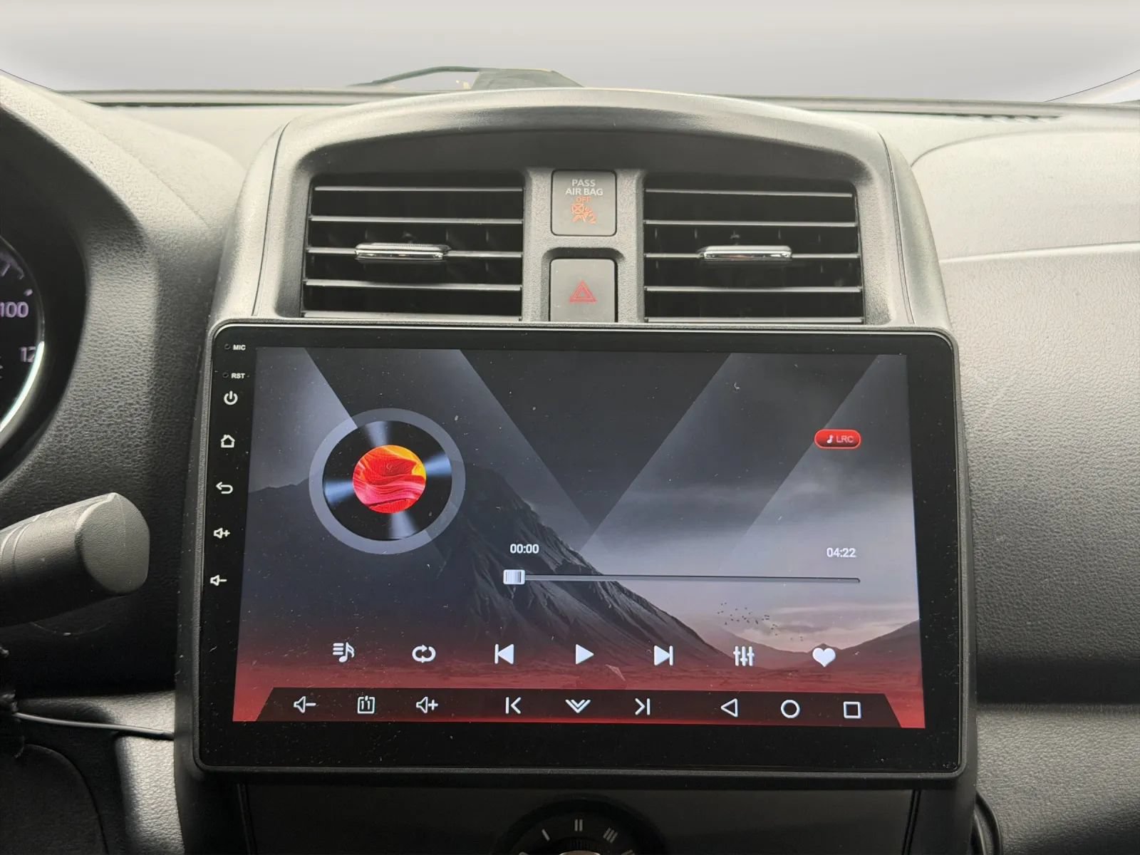Used 2016 Nissan Versa SV FWD image 16