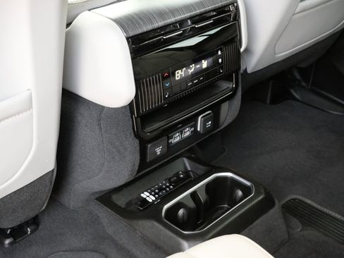 Used 2023 Jeep Wagoneer Series II w/ Premium Group I image 18