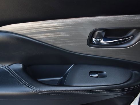 Used 2017 Nissan Murano SV image 12