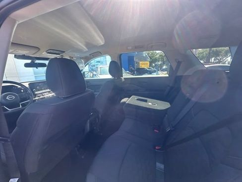 Used 2025 Nissan Pathfinder SV FWD image 30