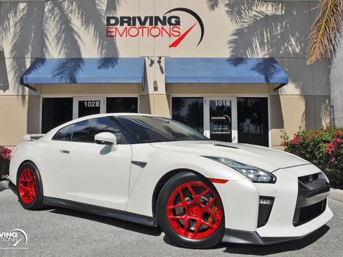 Used 2019 Nissan GT-R Premium image 1