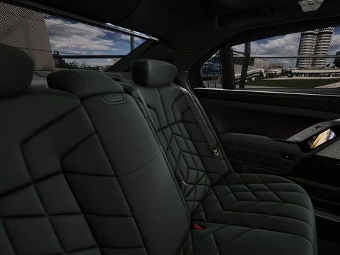 New 2026 BMW 750e xDrive w/ Executive Package image 39