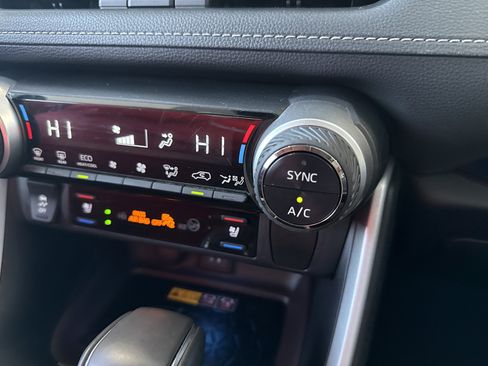 Used 2024 Toyota RAV4 Limited image 29