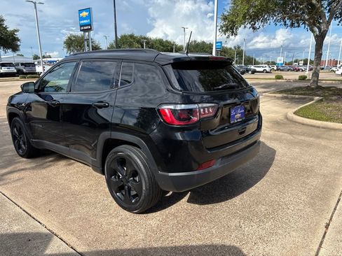 Used 2021 Jeep Compass Latitude FWD image 7