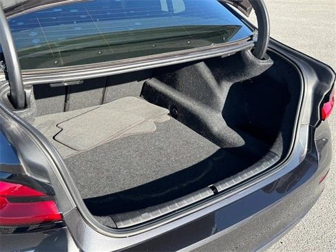 Used 2021 BMW 530i xDrive w/ Premium Package image 14