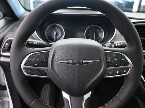 New 2026 Chrysler Pacifica Pinnacle image 16