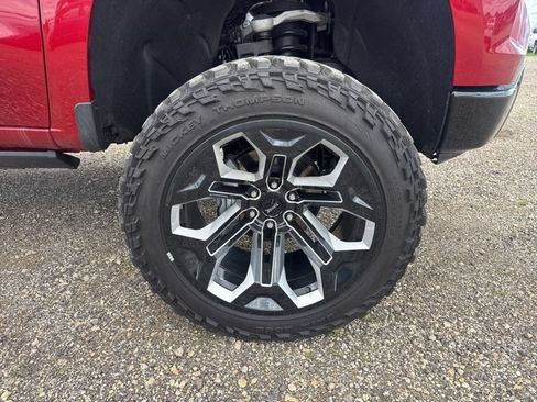 Used 2024 Chevrolet Silverado 1500 LT Trail Boss w/ LT Trail Boss Premium Package AWD/4WD image 20