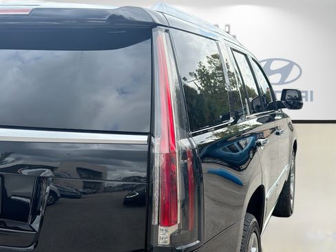 Used 2018 Cadillac Escalade Premium Luxury image 26