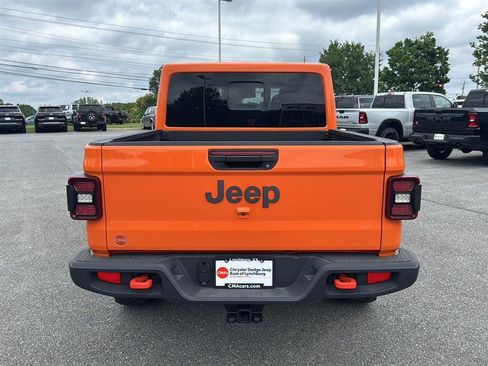 Used 2025 Jeep Gladiator Mojave w/ Safety Group AWD/4WD image 6