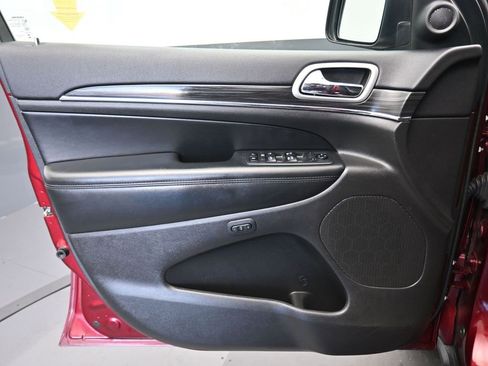 Used 2019 Jeep Grand Cherokee Limited image 9