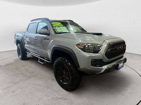 Used 2017 Toyota Tacoma TRD Pro AWD/4WD image 8