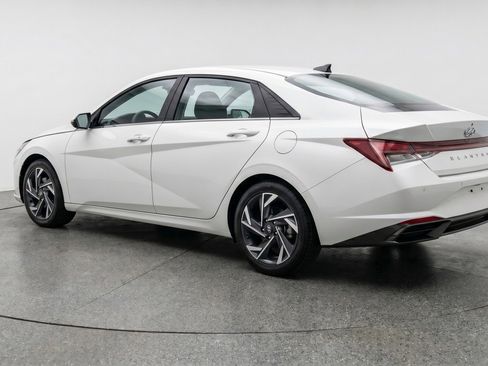 Used 2025 Hyundai Elantra Limited FWD image 6