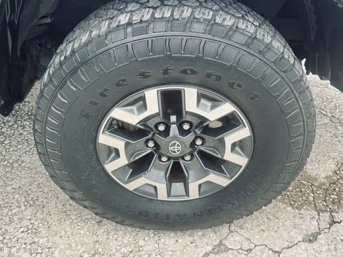 Used 2016 Toyota Tacoma TRD Off-Road w/ Premium & Technology Package RWD image 24