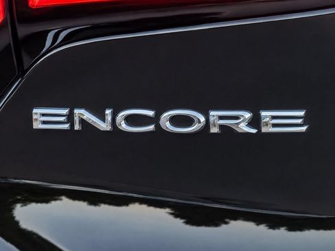 Certified 2020 Buick Encore GX Preferred w/ Sport Touring Package FWD image 8