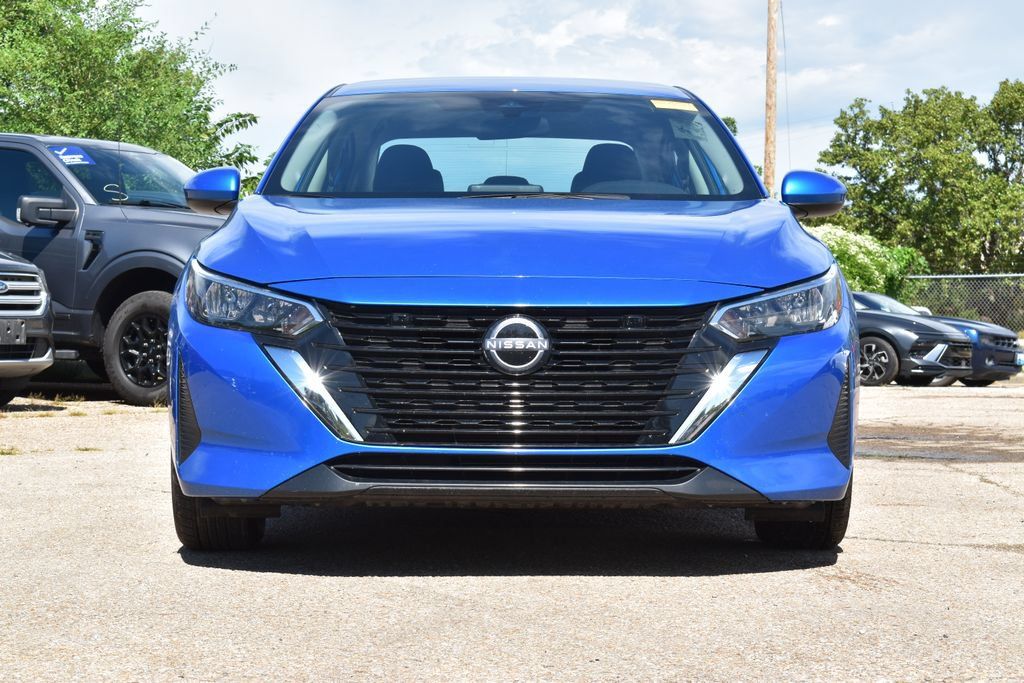 Used 2025 Nissan Sentra SV FWD image 2