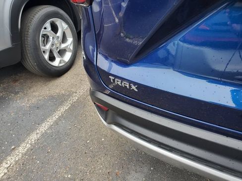 Certified 2024 Chevrolet Trax LT w/ Driver Confidence Package FWD image 7