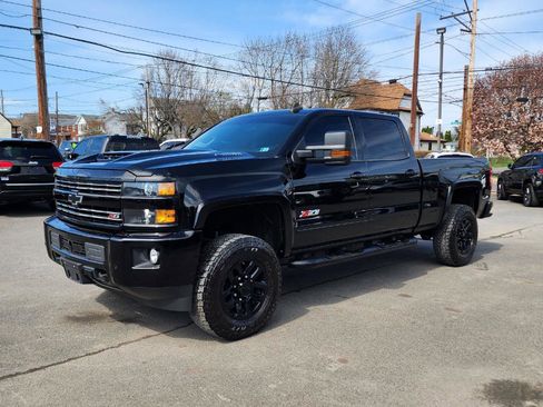 Used 2018 Chevrolet Silverado 2500 LT w/ Midnight Edition image 3