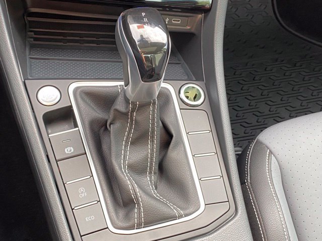 Used 2025 Volkswagen Jetta SE FWD image 19