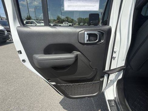 Used 2025 Jeep Gladiator Sport AWD/4WD image 14