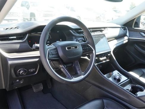 Used 2024 Jeep Grand Cherokee L Limited w/ Black Appearance Package image 20