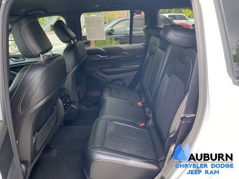 Used 2025 Jeep Grand Cherokee Altitude AWD/4WD image 23