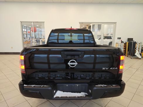 Used 2024 Nissan Frontier SV image 4