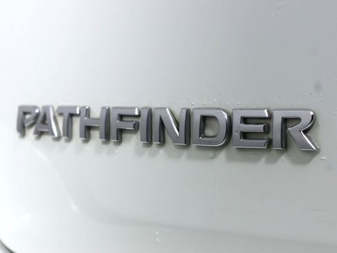 Used 2018 Nissan Pathfinder S image 37