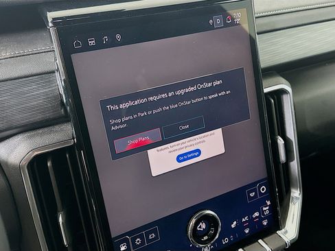 Used 2025 GMC Acadia Elevation image 22