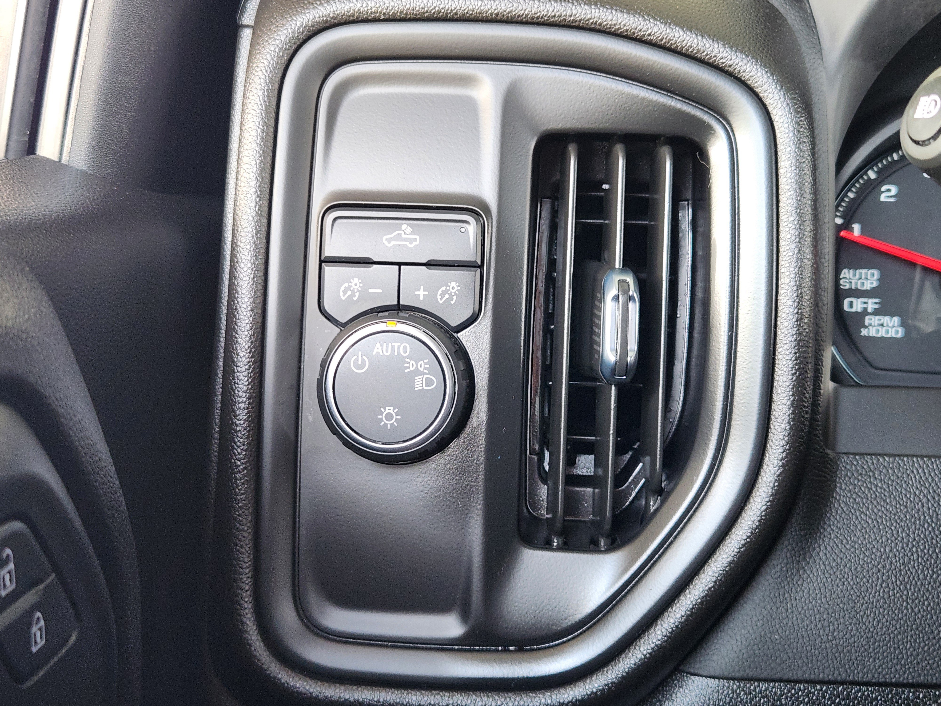 Used 2024 Chevrolet Silverado 1500 Custom w/ Turbomax Blackout Package RWD image 22