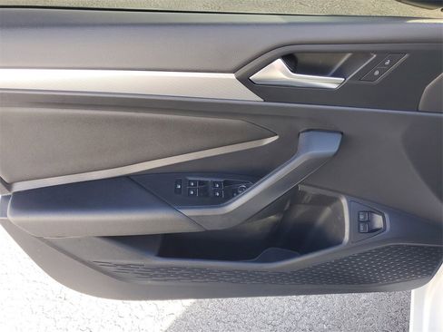 Used 2021 Volkswagen Jetta SE w/ SE Cold Weather Package image 18