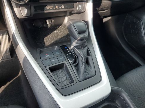 Used 2021 Toyota RAV4 XLE image 23