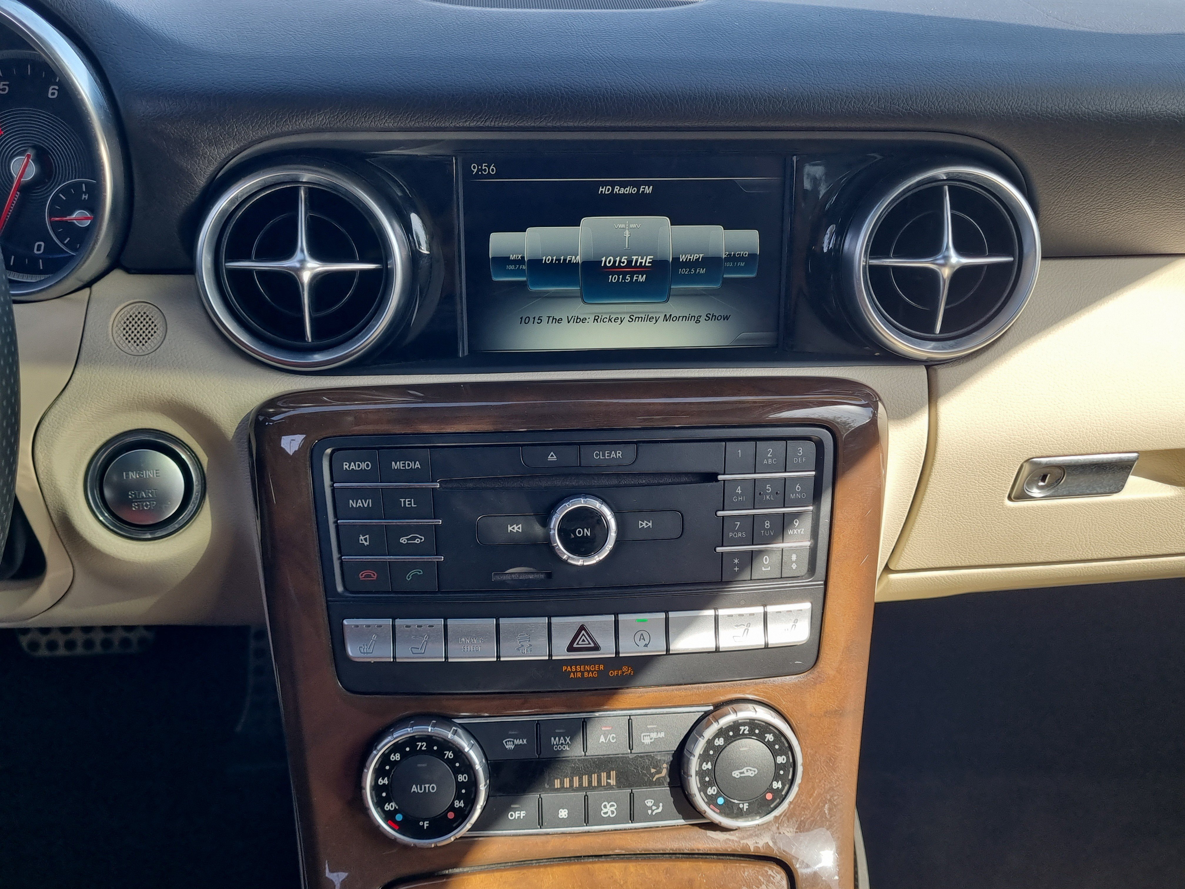 Used 2020 Mercedes-Benz SLC 300 w/ Premium Package image 24