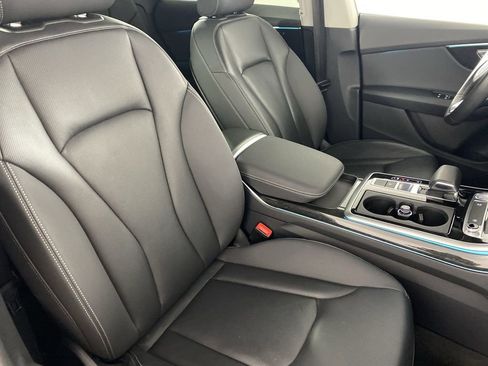 Used 2019 Audi Q8 Premium Plus w/ Premium Plus image 31